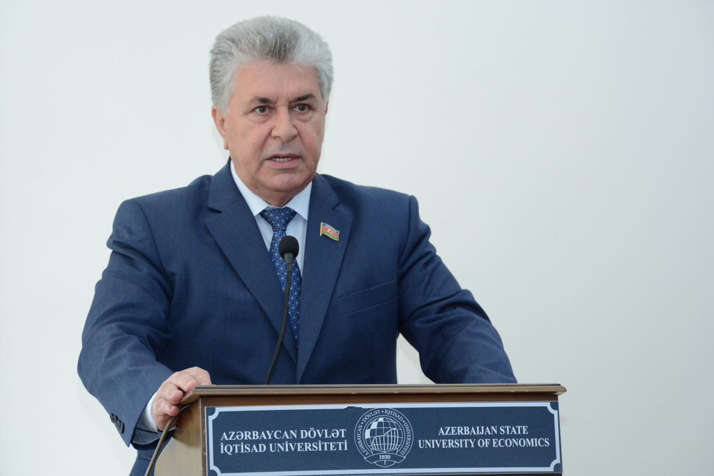 UNEC-də elm-praktik konfrans keçirildi    - FOTOLAR
